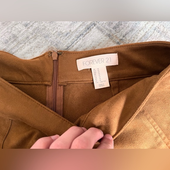 Super cute brown suede shorts ✨ - Picture 3 of 3